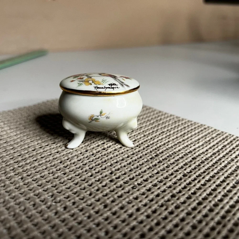 Vintage Porcelain Footed Trinket Box Bird Floral Gold Trim Chinoiserie Mini Jar‎